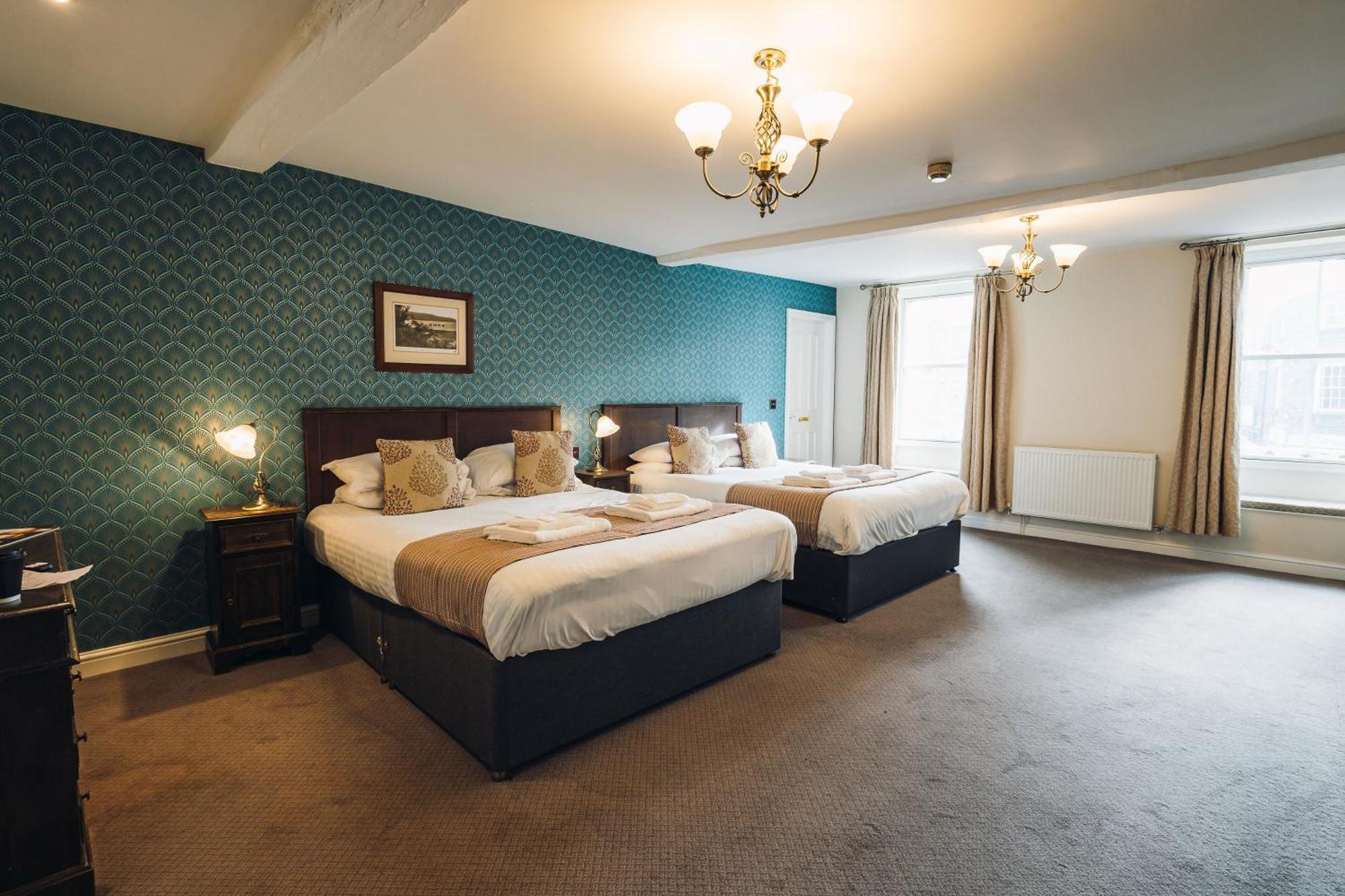 White Lion Royal 4* Bala