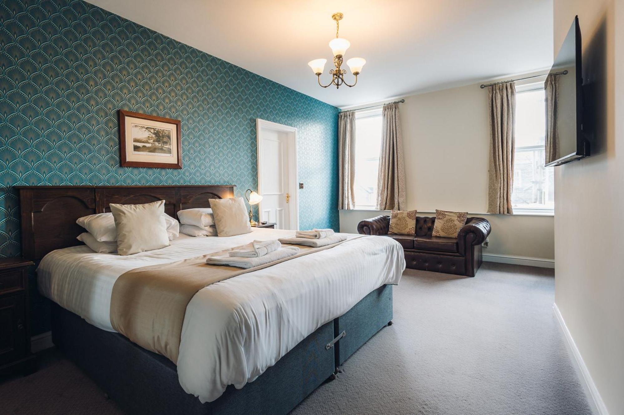 White Lion Royal 4* Bala