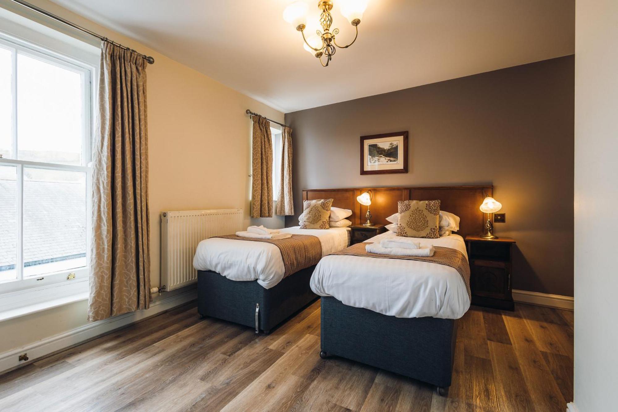 White Lion Royal 4* Bala